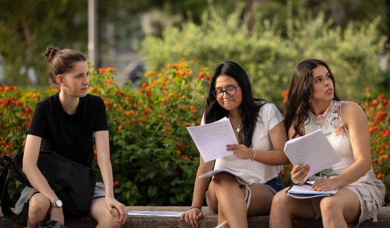 Las autonomías autorizan cada vez más plazas a la universidad privada mientras la pública es incapaz de acoger a miles de alumnos | Educación Las autonomías autorizan cada vez más plazas a la universidad privada mientras la pública es incapaz de acoger a miles de alumnos | Educación