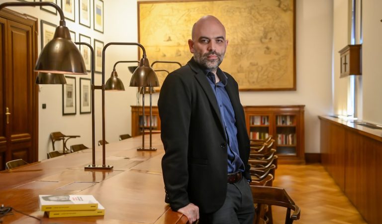 Roberto Saviano: “Para que te crean hay que morir, como Falcone, o arriesgarse a morir. ¿En qué mundo vivimos?” | Cultura Roberto Saviano: “Para que te crean hay que morir, como Falcone, o arriesgarse a morir. ¿En qué mundo vivimos?” | Cultura